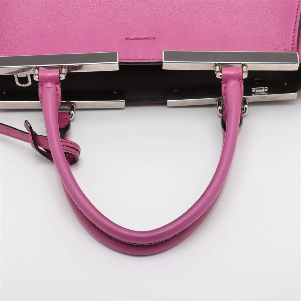 フェンディ トロワジュール ハンドバッグ 2way ショルダー レザー 薄ピンク フェンディ トロワジュール ハンドバッグ 2way ショルダー レザー 薄