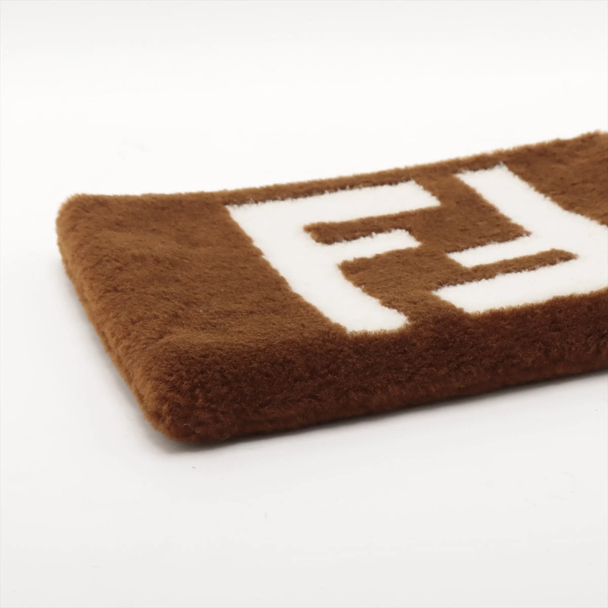 新品 FENDI  ムートン付レザーポーチ フェンディ フラットポーチ ムートン×レザー クラッチバッグ