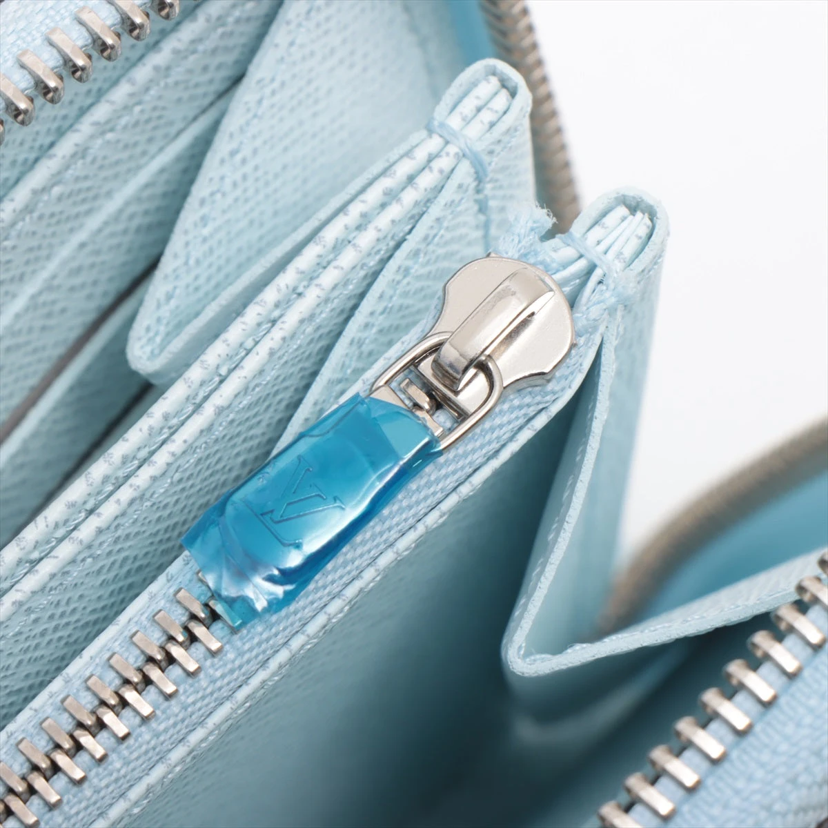 日本限定色‼️ LOUIS VUITTON ジッピーウォレット　アイスブルー色 楽天市場】【LOUIS VUITTON】LV ルイヴィトン M83570 ジッピー