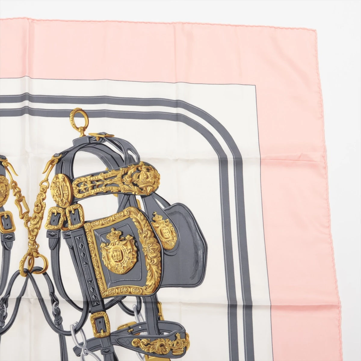 【未使用品】エルメス スカーフ カレ90 BRIDES de GALA ピンク エルメス / HERMES カレ90 BRIDES de GALA ディップダイ ピンク