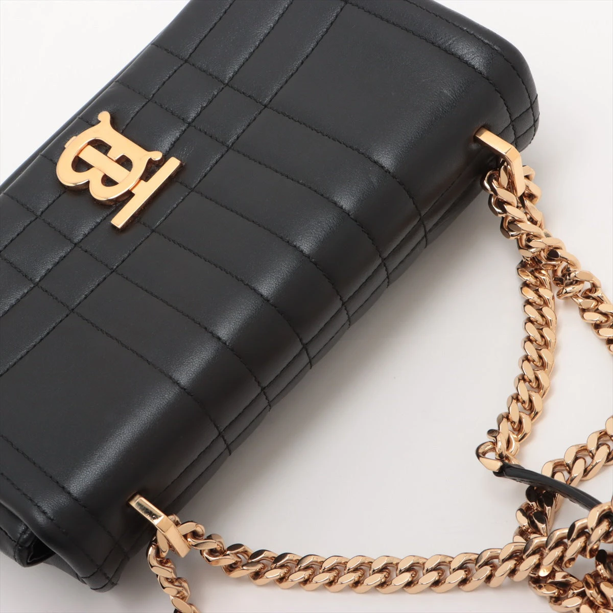 美品●バーバリー　ローラ　ショルダーバッグ　TB　チェーン　レザー　ブラック バーバリー TB レザー チェーンショルダーバッグ ブラック