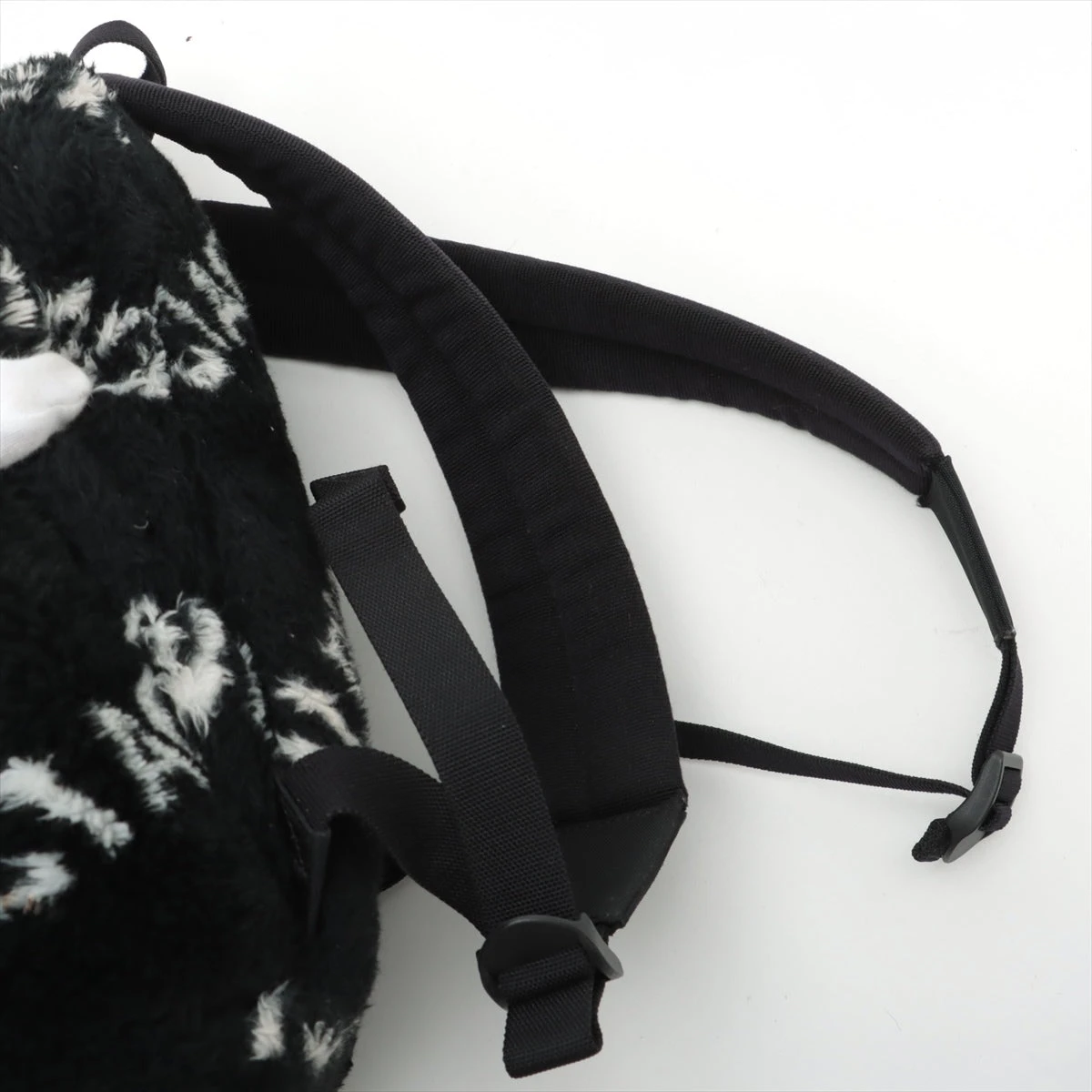 バレンシアガ エブリデイ フェイクファー リュック BALENCIAGA - balenciaga フェイク ファー バックパックの通販