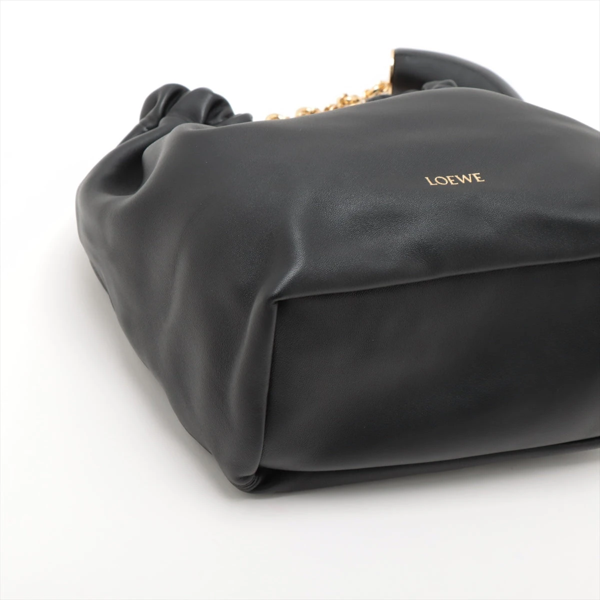 【LOEWE】スクイーズ スモールレザーショルダーバッグ Loewe - スクイーズ・スモールレザーバッグ をオンライン購入