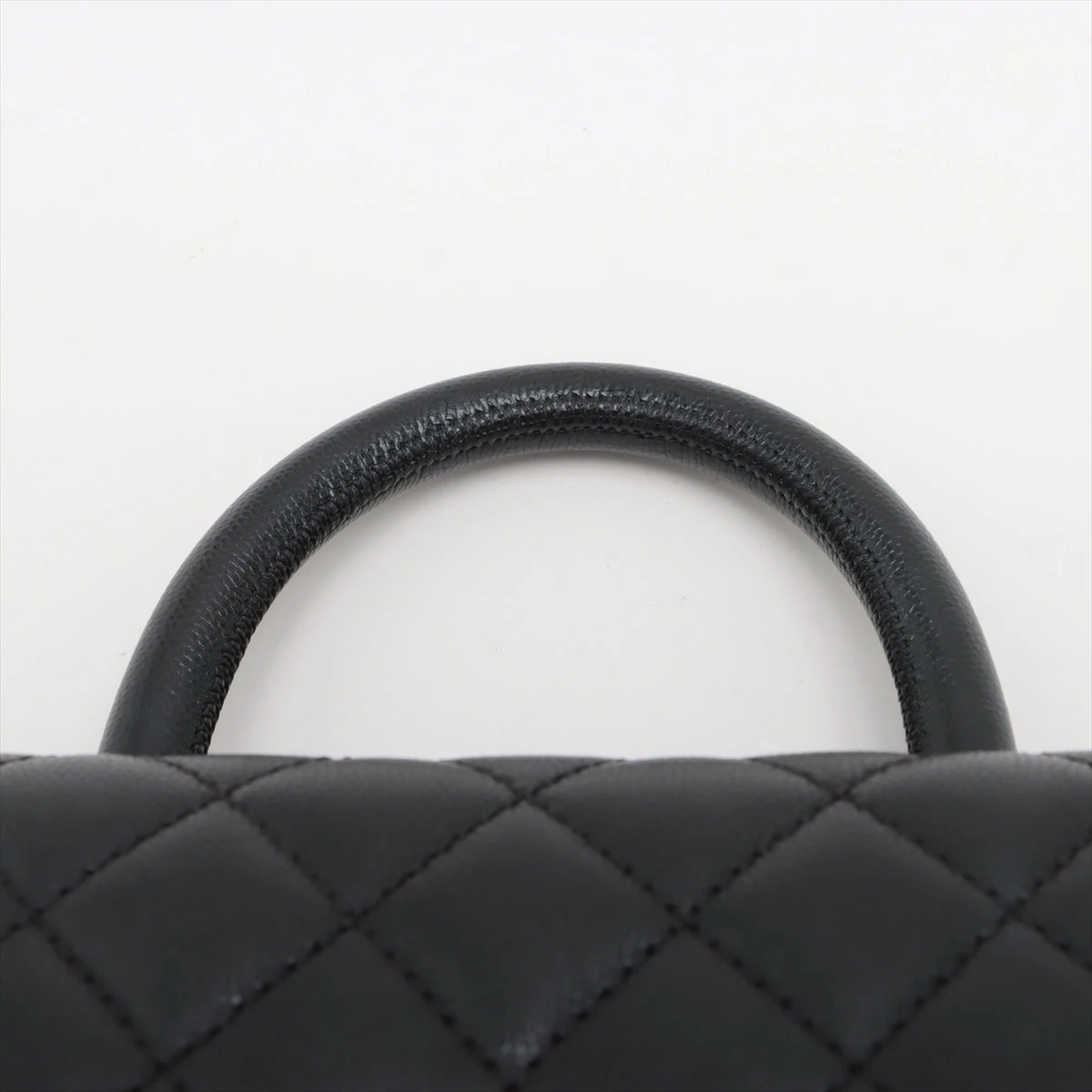 シャネルシャネル22 ミニ ハンドバッグ 黒 ゴールド金具