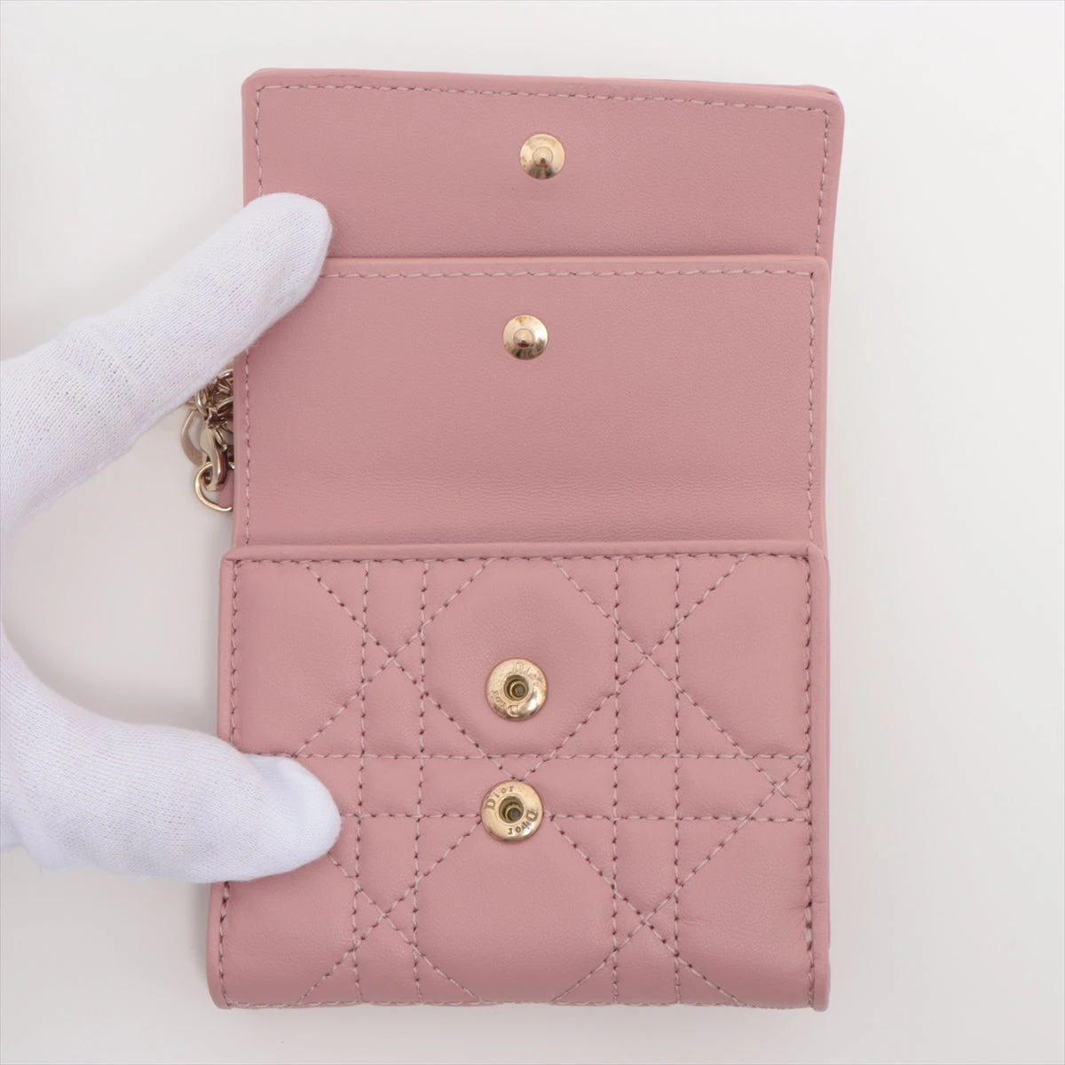 美品✨ディオール♡アルファベットチャーム付きフラップ長財布　カナージュ薄ピンク 美品✨ディオール♡アルファベットチャーム付きフラップ長財布