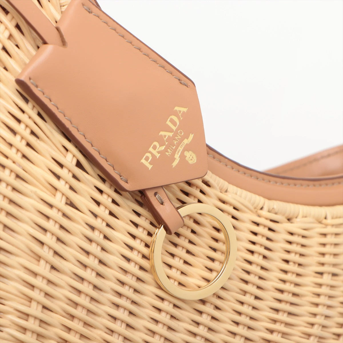 【PRADA】アーケバッグ4320 ラタン×レザー ベージュ系・中古 Prada アーケ レザーショルダーバッグ | ニュートラル | FARFETCH JP