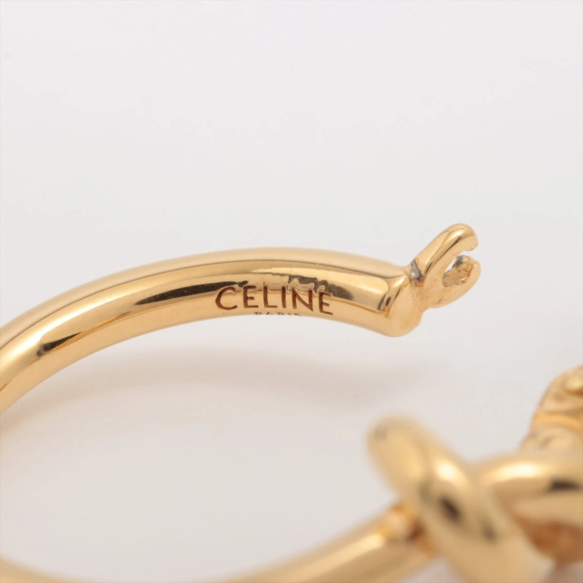 ！極美品！　セリーヌ　ピアス　ループ　ゴールド　123aa セリーヌ ノット GP フープピアス SCA1233 ゴールド Aランクの