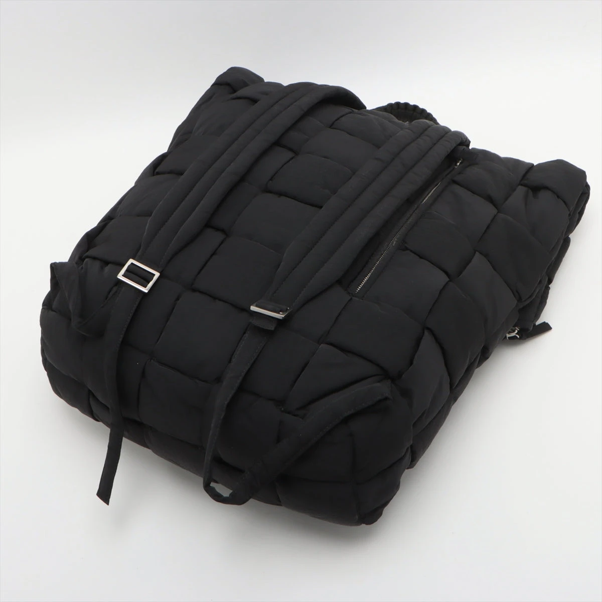 極美品　ボッテガヴェネタ　パデッドテック　マキシイントレチャート　ブラック ボッテガヴェネタ マキシイントレチャート パデッドカセット