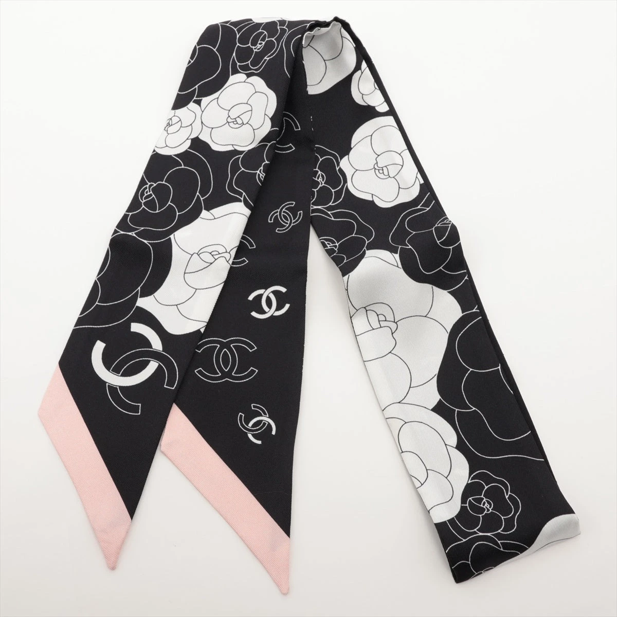 CHANELシルクスカーフCoco&カメリア柄 CHANELシルクスカーフCoco&カメリア柄