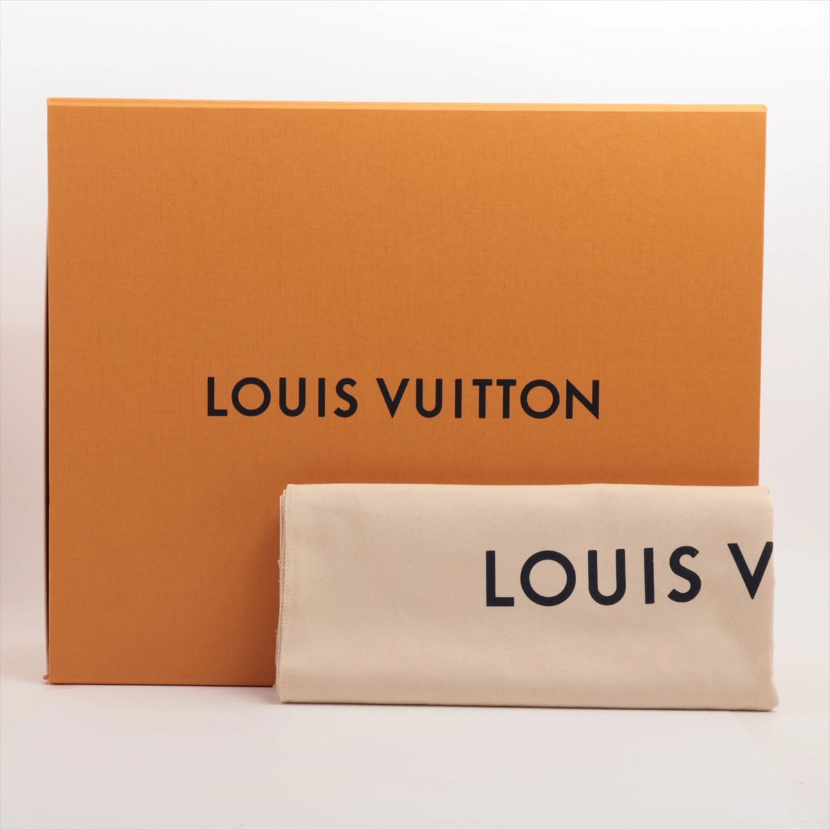 ヴィトン M76032 クヴェルテュール モノグラム エクリプス AB1220