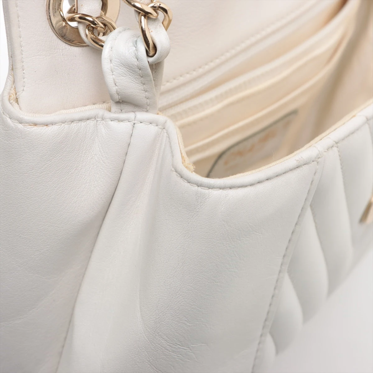 シャネル Vステッチ ラムスキン シングルフラップ ダブルチェーン  