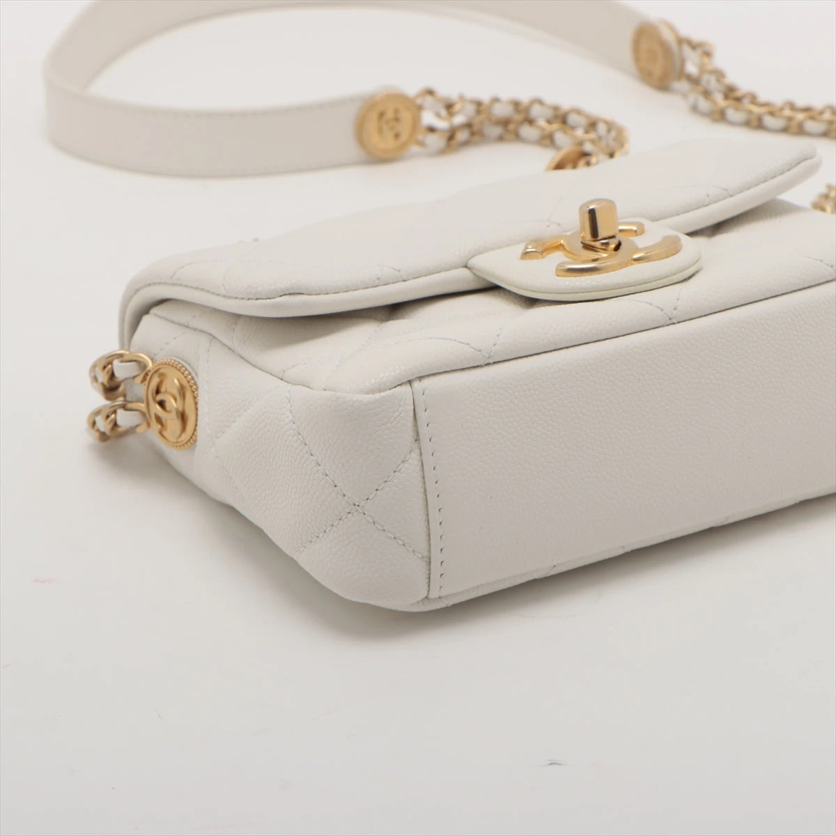 CHANEL ミニマトラッセ　ホワイト シャネル / CHANEL マトラッセ ミニフラップバッグ20 ココボール