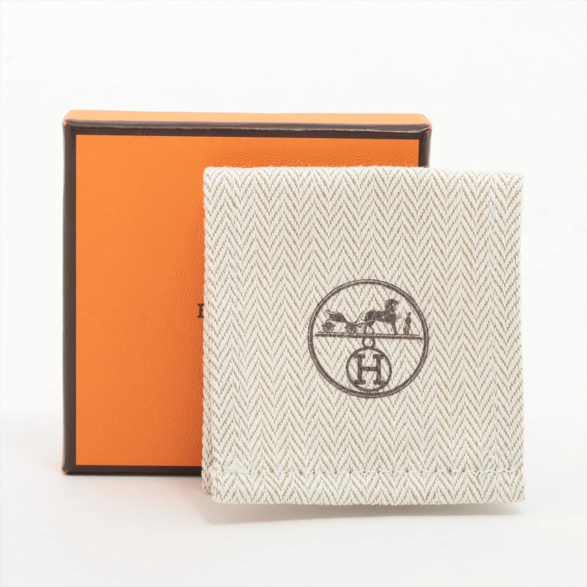 ❤お得なお品❤カルーゼルピンブローチ エタンｘシルバー金具 エルメス エルメス カルーゼル ピンバッジ GP シルバー A3244856｜中古