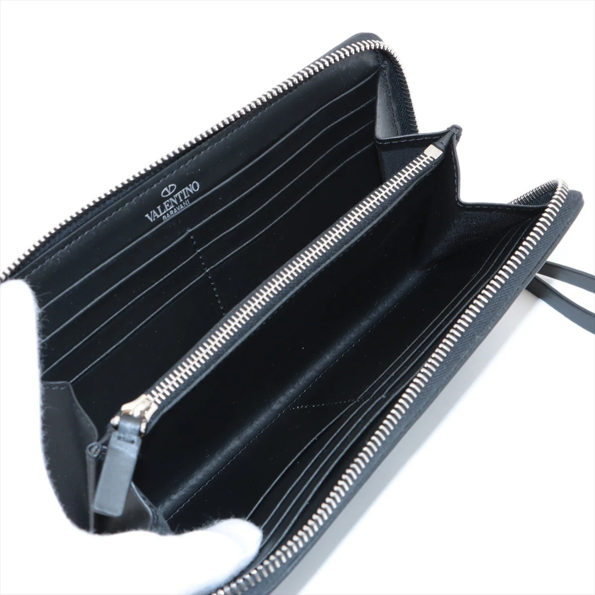 美品✨ ヴァレンティノ VLTNロゴ レザー ラウンドジップウォレット ブラック VALENTINO(ヴァレンチノ) VLTNラウンドZIP財布 ブラック サイズ