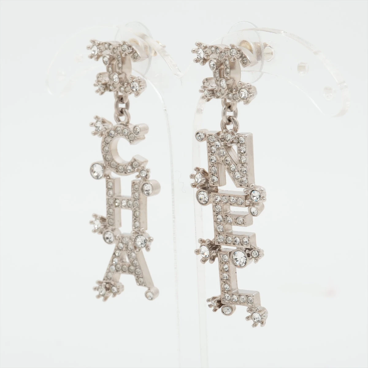 CHANEL シルバー ロゴ ピアス(両耳用) Chanel シルバー ロゴ ピアス(両耳用)