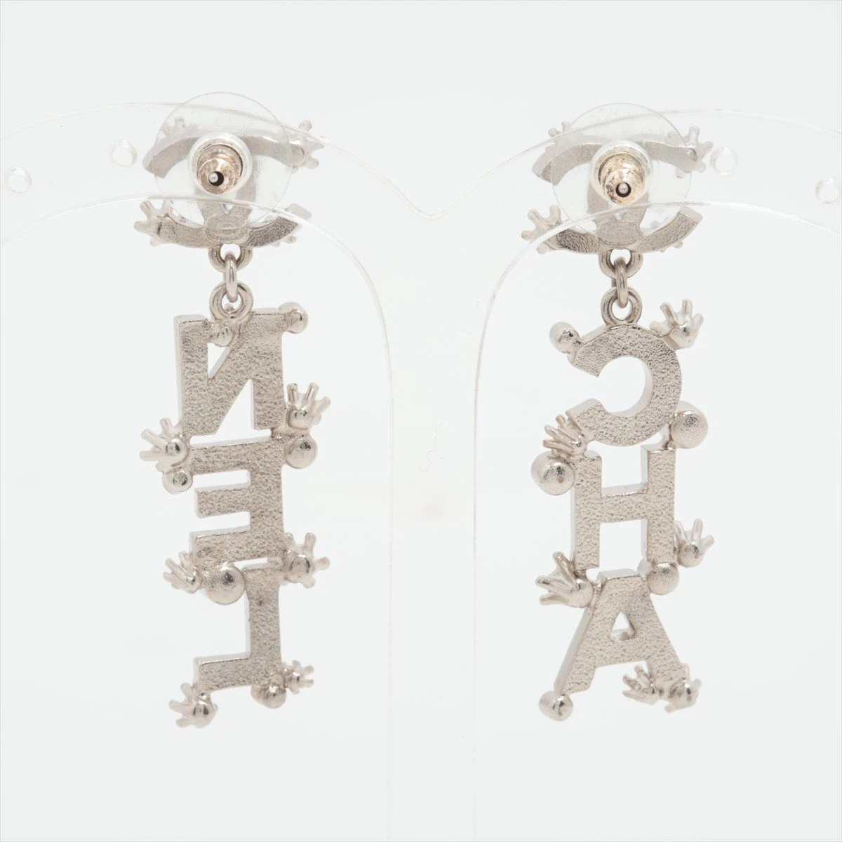 CHANEL ロゴモチーフ ピアス(両耳用) CHANEL ロゴデザイン ピアス (両耳用)