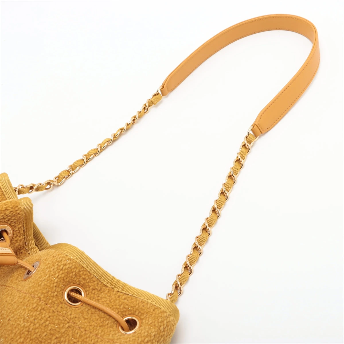 シャネル CHANEL ドーヴィル ツイード バケット 巾着 28番台 2019 ショルダーバッグ【中古】 シャネル ドーヴィル ツイード 巾着ショルダーバッグ イエロー
