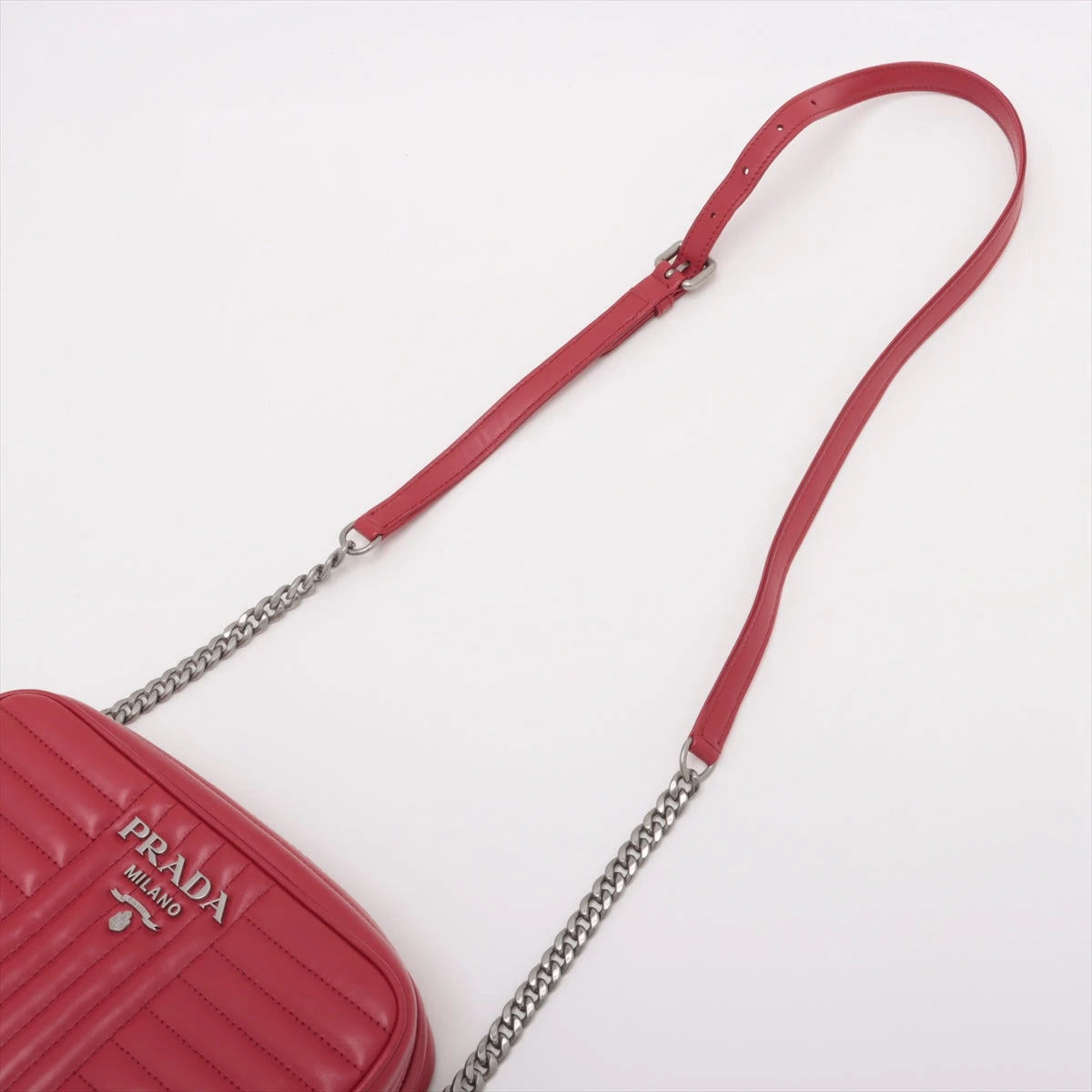 PRADA ショルダーバッグ ダイアグラム　レッド プラダ ダイアグラム レザー チェーンショルダーバッグ レッド