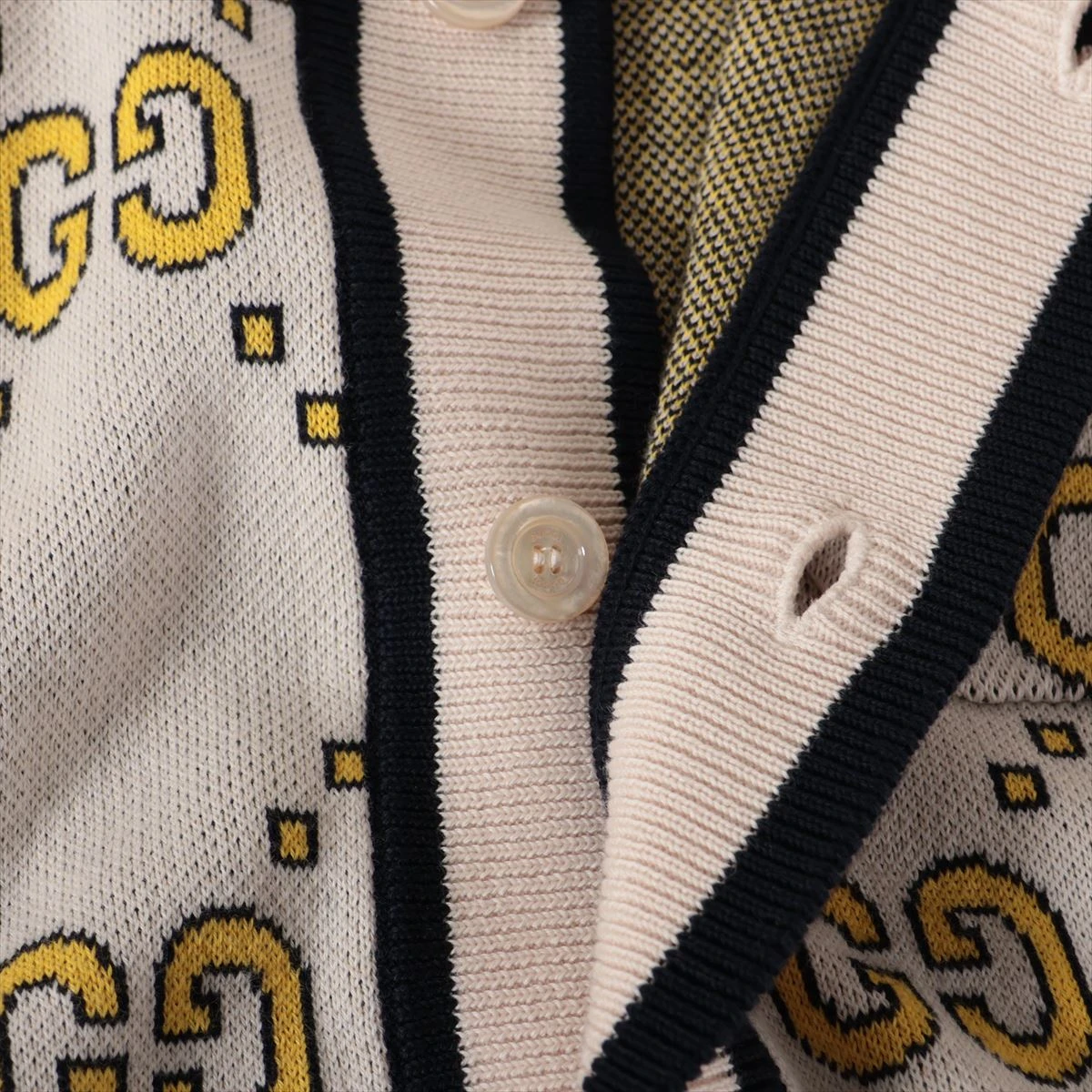 GUCCI GGロゴパターン ベージュシャツ Mサイズ GUCCI GGロゴパターン ベージュシャツ Mサイズ Beige Silk shirt