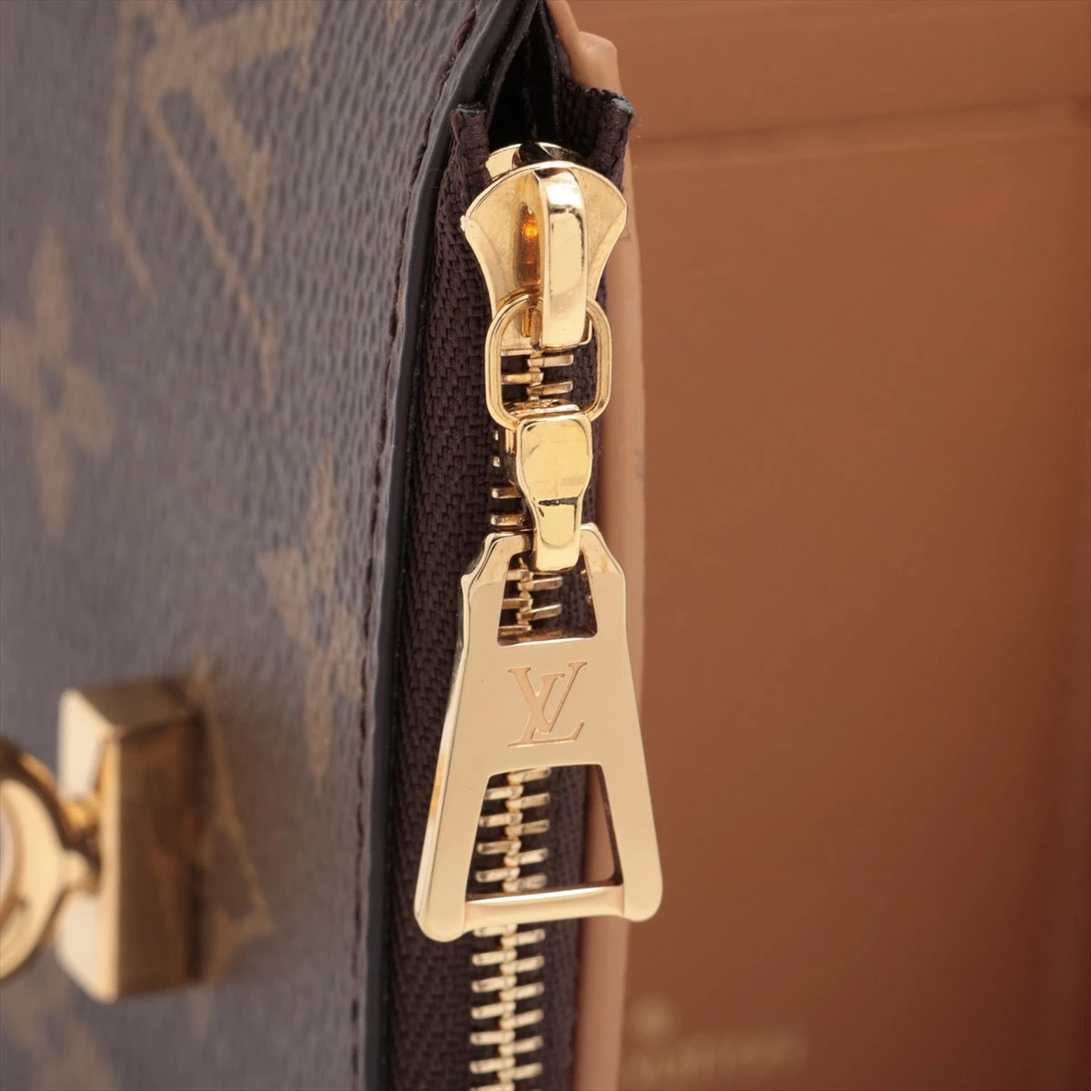 ヴィトン モノグラム ポルトフォイユヴィクトリーヌ 型番 ノワール