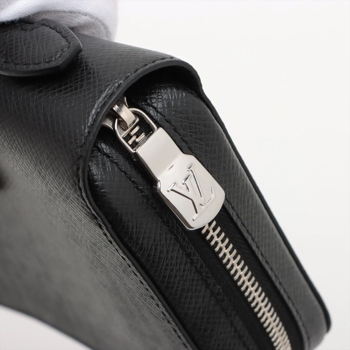 ヴィトン タイガ ジッピーXL M44275 ブラック ラウンドジップ