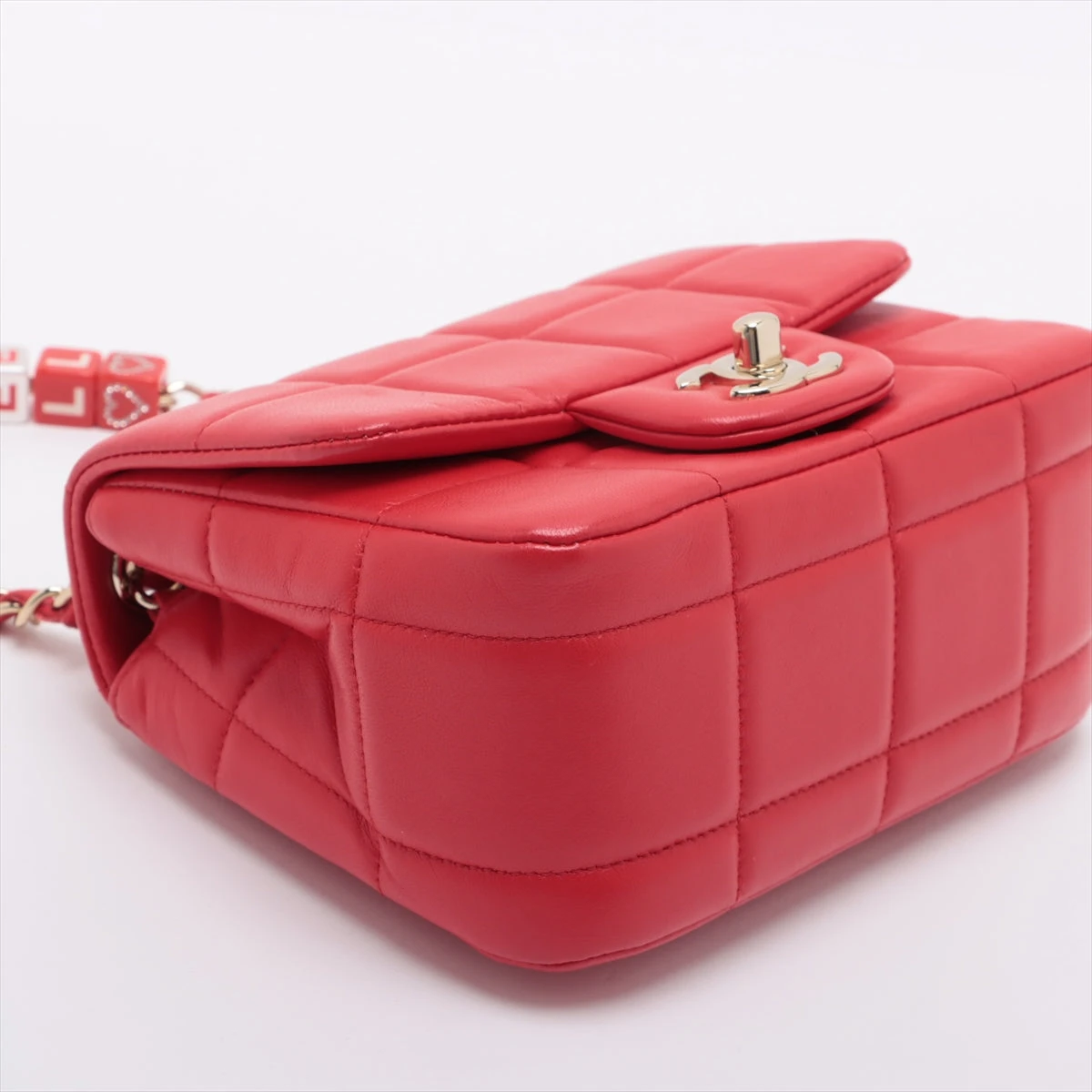 シャネル ミニマトラッセ ラムスキン チェーンショルダーバッグ