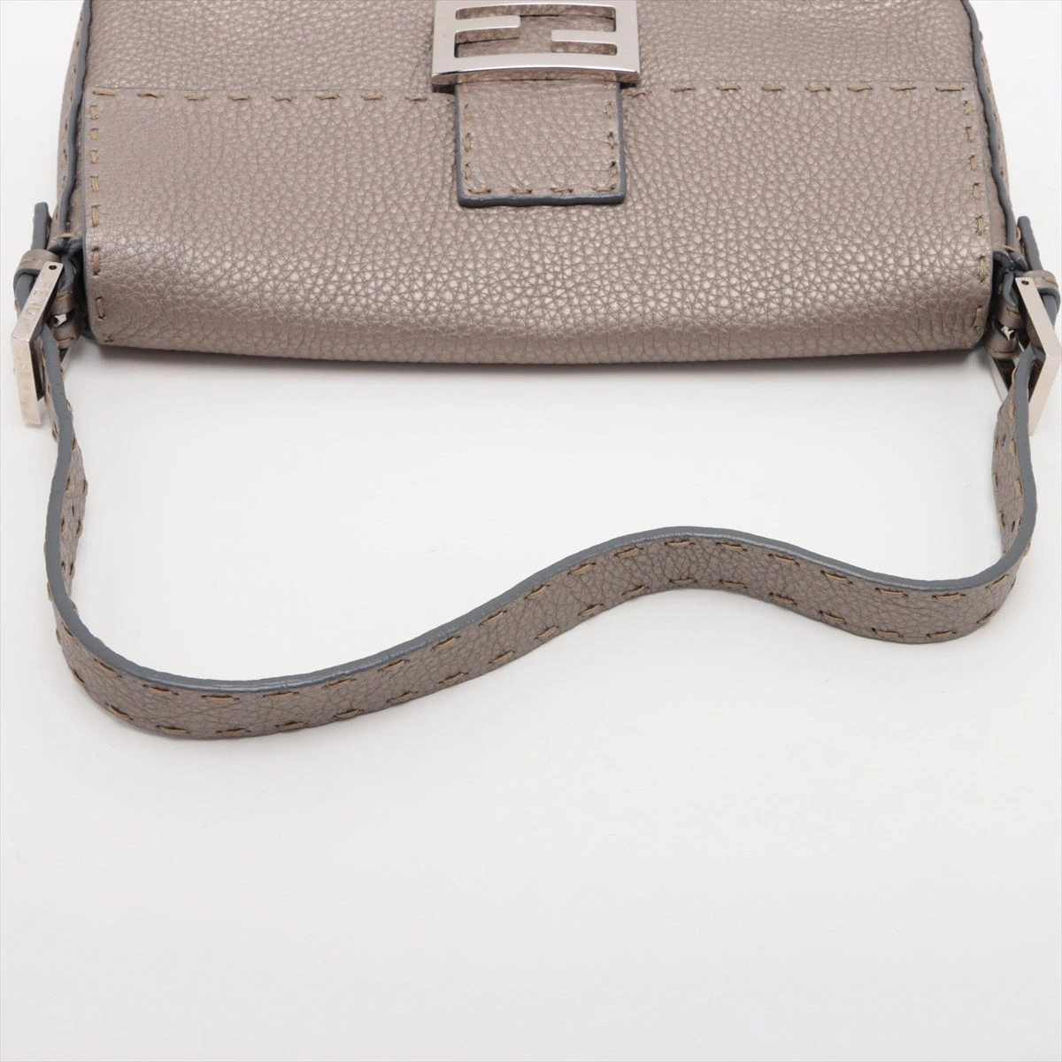 フェンディ FENDI セレリア マンマバケット ショルダーバッグ レザー シルバー 8BR101 中古 新入荷 OB1815 ob1815_2.jpg