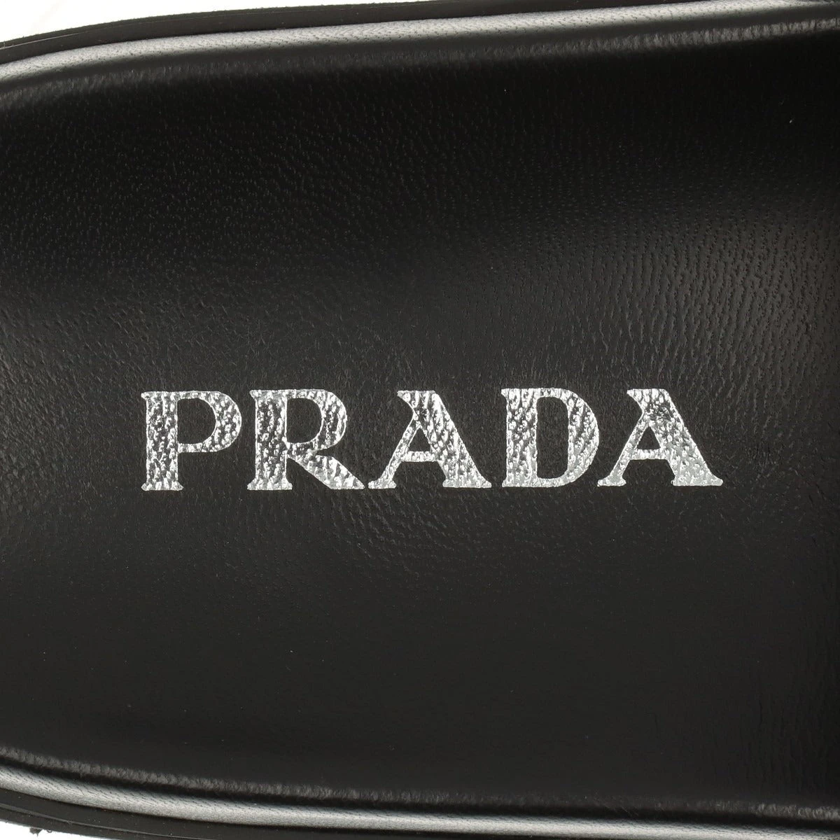 良品 プラダ PRADA トライアングルロゴ スタッズ レザー