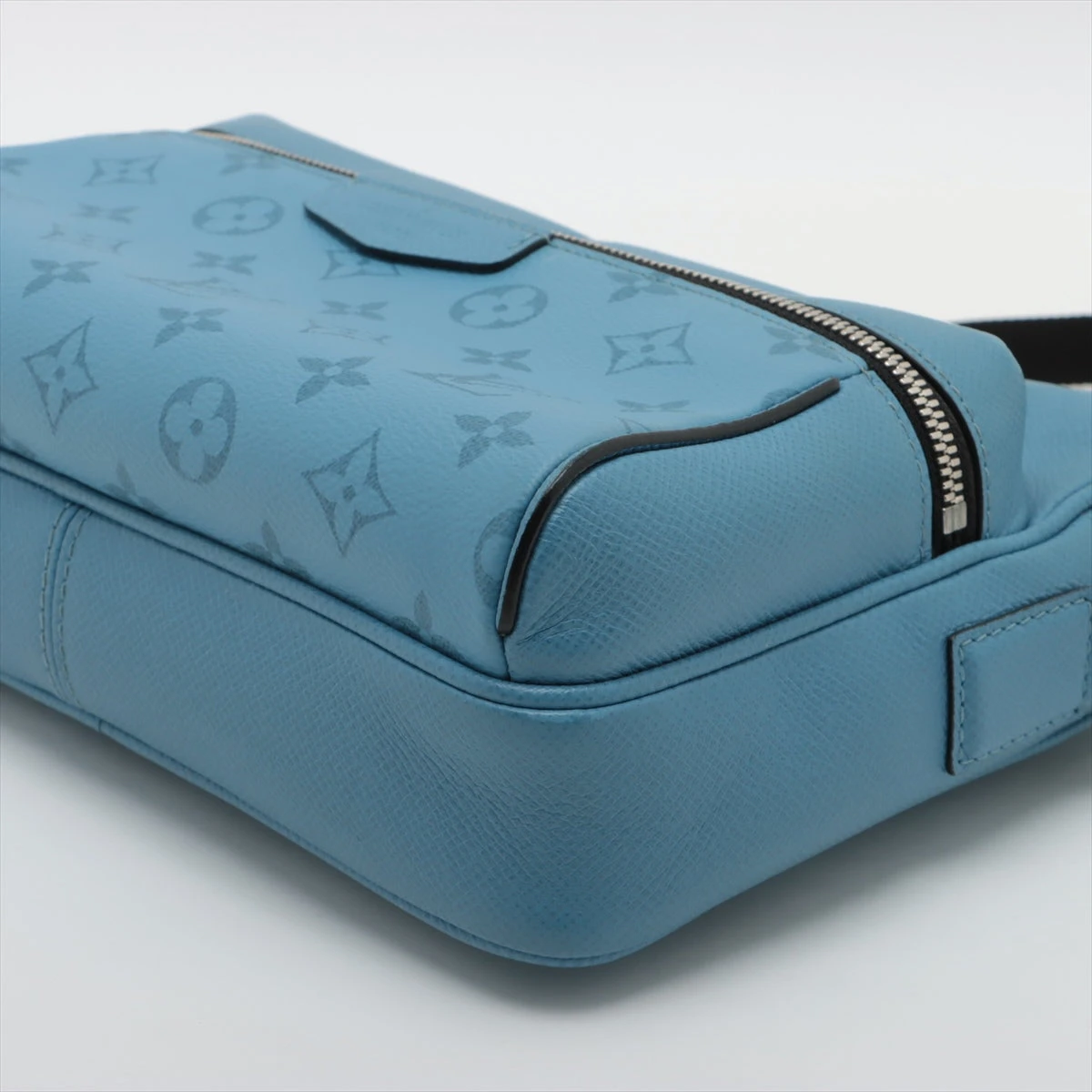 ヴィトン タイガラマ アウトドア メッセンジャーPM M30749