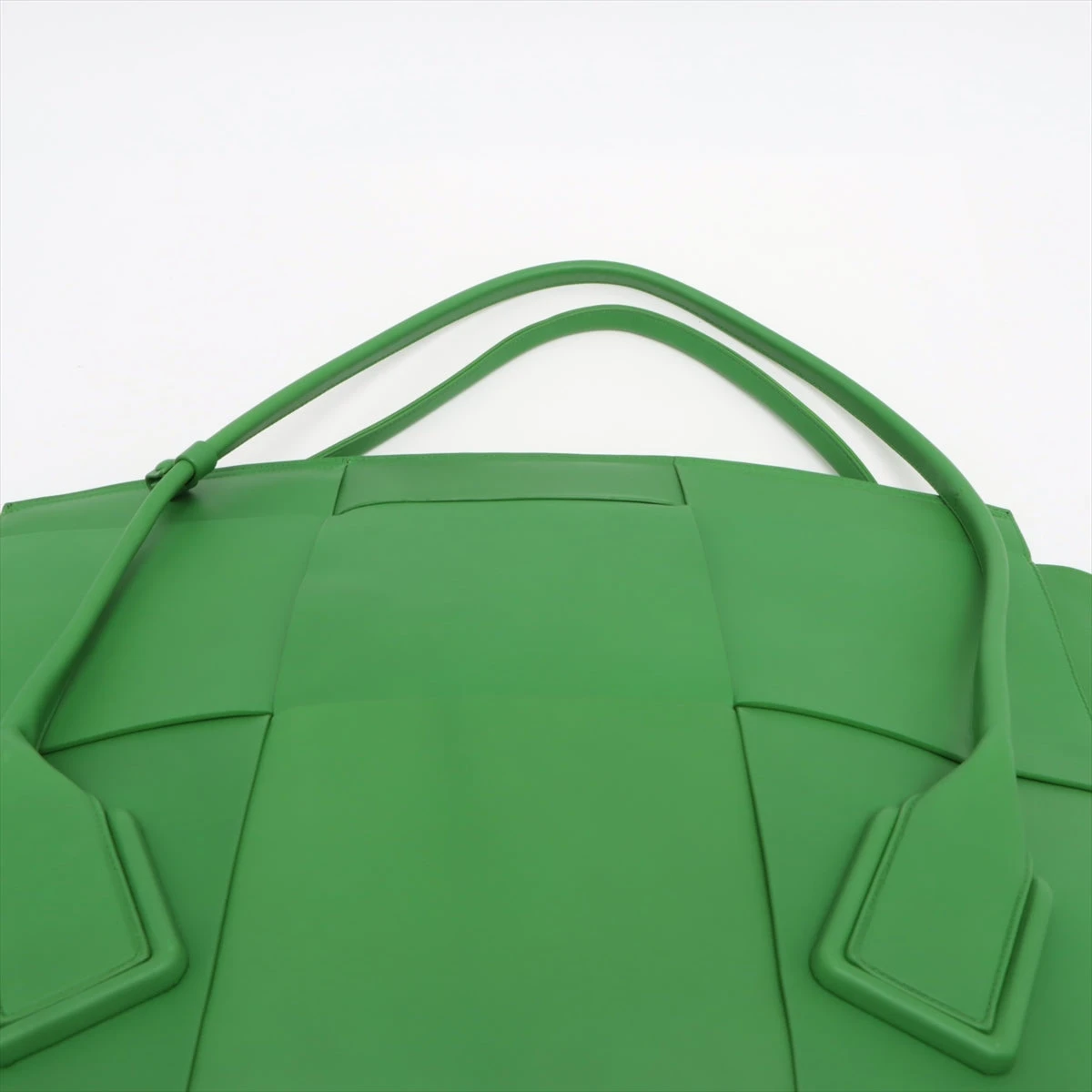 ボッテガヴェネタ マキシイントレチャート ザ アルコトート レザー