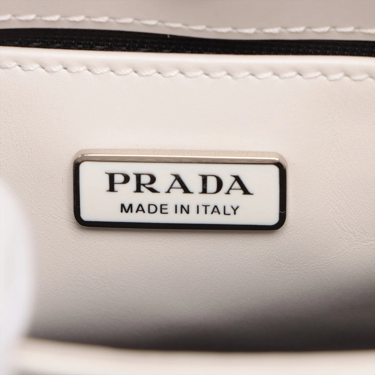 プラダ クレオ レザー ショルダーバッグ ホワイト AP065930｜中古