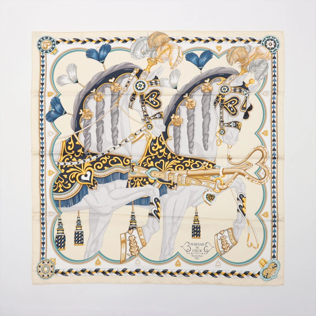 新品✨HERMES エルメス　アルネ・ドゥ・クール　カレ90 ベージュ HERMES 【新品未使用】エルメス カレ90 アルネ・ドゥ・クール