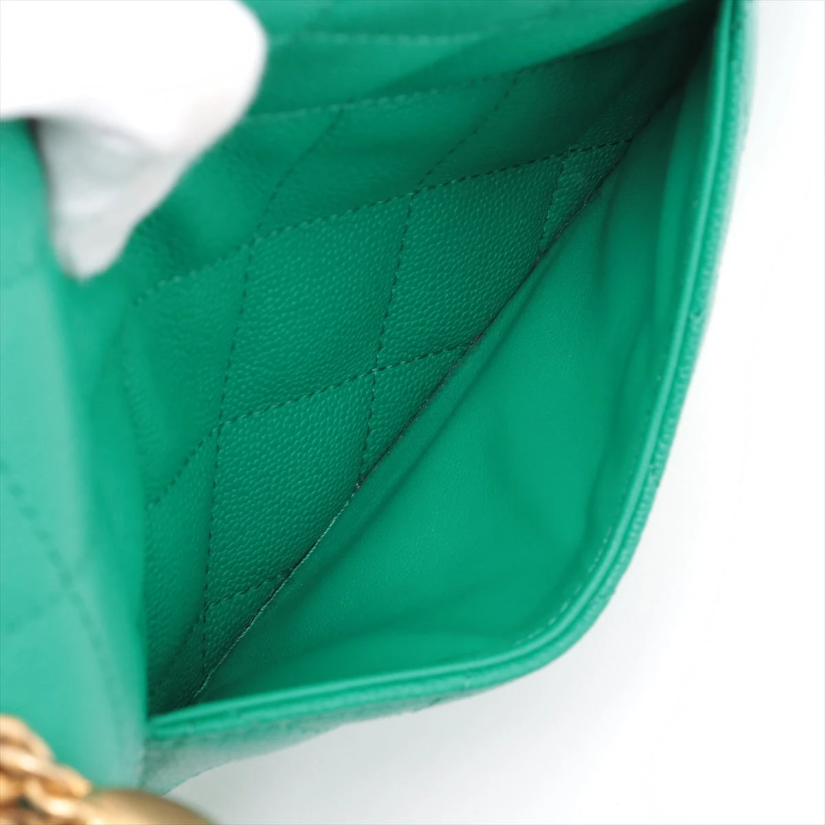 ♡10.8万→♡シャネル ケース マトラッセ キャビアスキン 緑 値下げ中！CHANEL♡キャビアスキン マトラッセ ミディアムウォレット