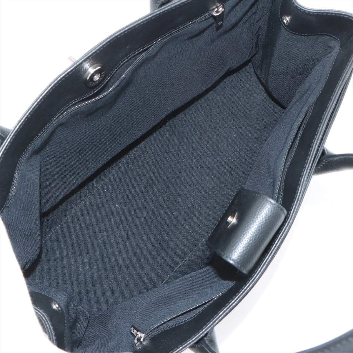 シャネル エグゼクティブ レザー トートバッグ ブラック シルバー金具 