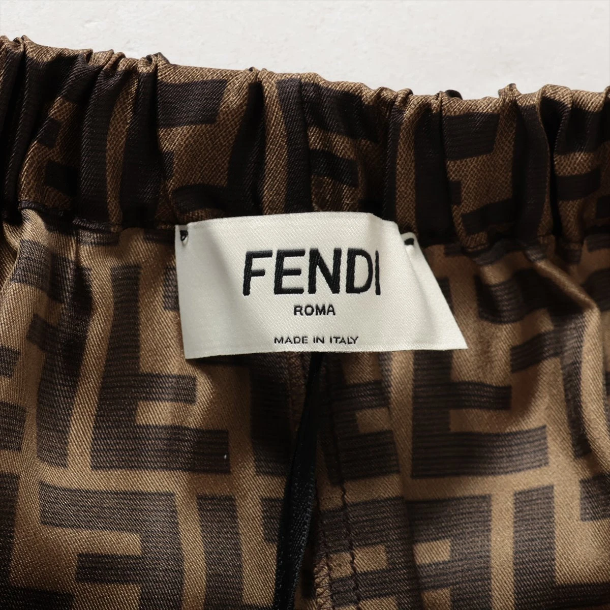 FENDI　ロゴショートパンツ　ブラウン・ベージュ フェンディ FENDI 24SS テクニカルファブリック ショートパンツ