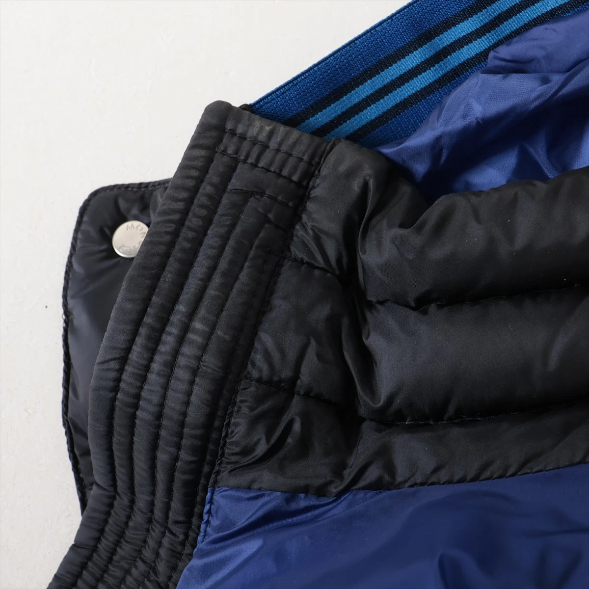 定価15万MONCLER ネイビー フード付きダウンジャケット