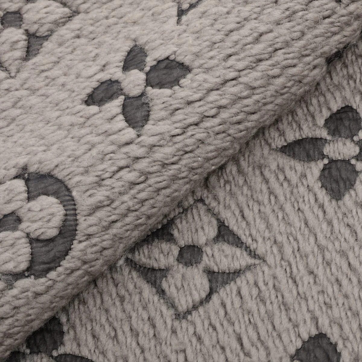 ルイヴィトン エシャルプ ロゴマニア マフラー ヴェローヌ グレー M72242 ルイヴィトン エシャルプ ロゴマニア マフラー ヴェローヌ グレー