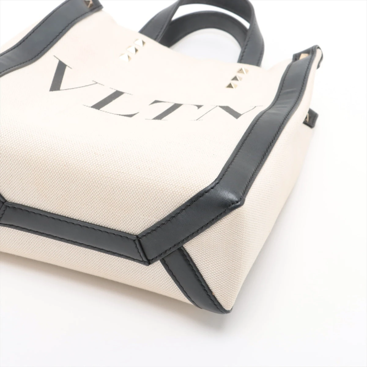 ヴァレンティノガラヴァーニVLTNキャンバス×レザーハンドバッグ 楽天市場】ヴァレンティノ ガラヴァーニ Valentino Garavani