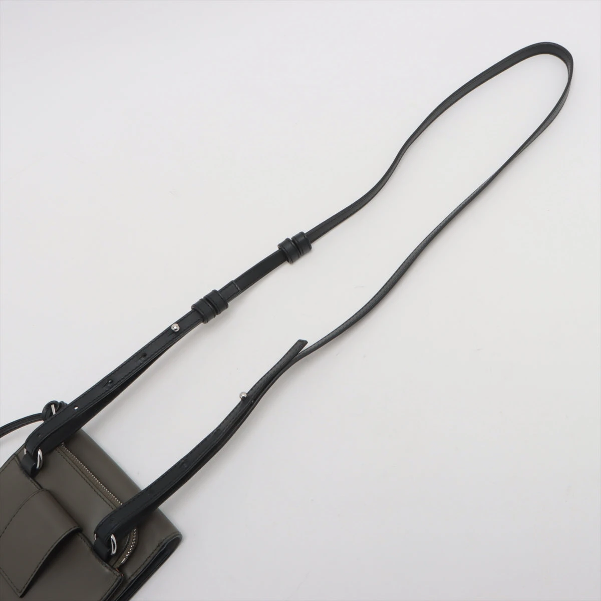 ロエベ ガセットフラット レザー ショルダーバッグ カーキ
