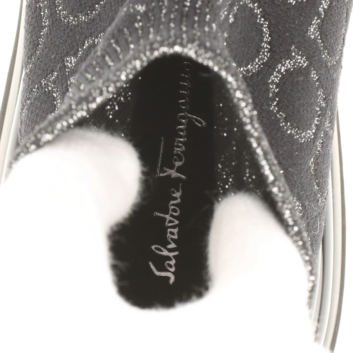 美品■フェラガモ ニット ソックススニーカー ガンチーニ ブーツ 黒 24cm 美品□フェラガモ ニット ソックススニーカー ガンチーニ ブーツ 黒