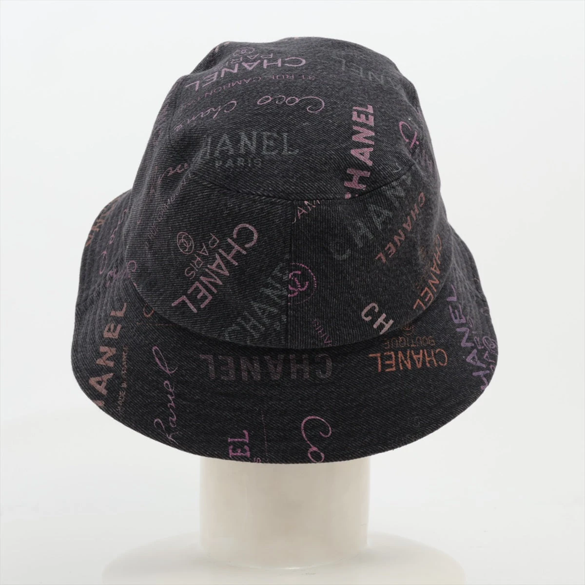 お洒落ロゴ♪パールが可愛い【CHANEL 】デニム バケット ハット 即完売の予感 パールプリントが可愛い CHANEL バケットハット