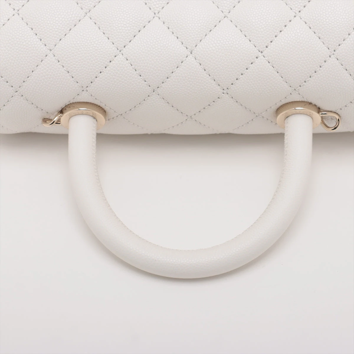 CHANEL ココハンドル 24 XS キャビアスキン ホワイト