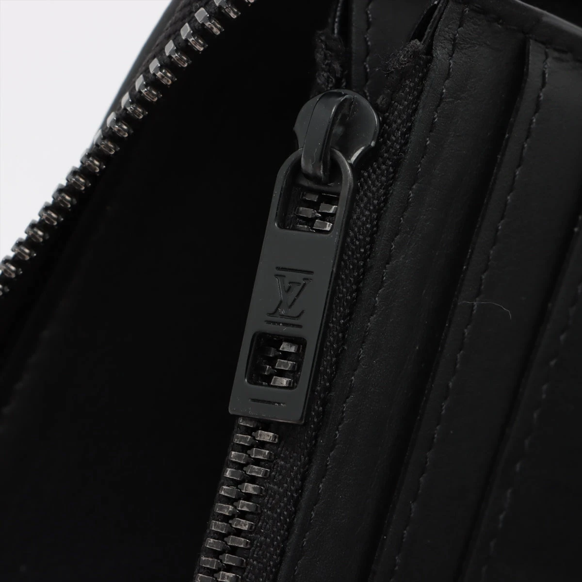 ヴィトン LVアエログラム ジッピーウォレットヴェルティカル