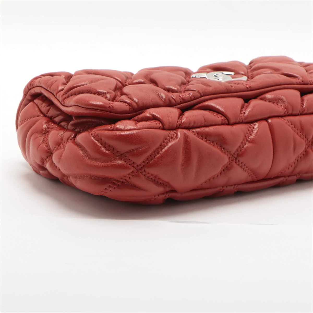 シャネル バブルキルト ラムスキン チェーンショルダーバッグ レッド