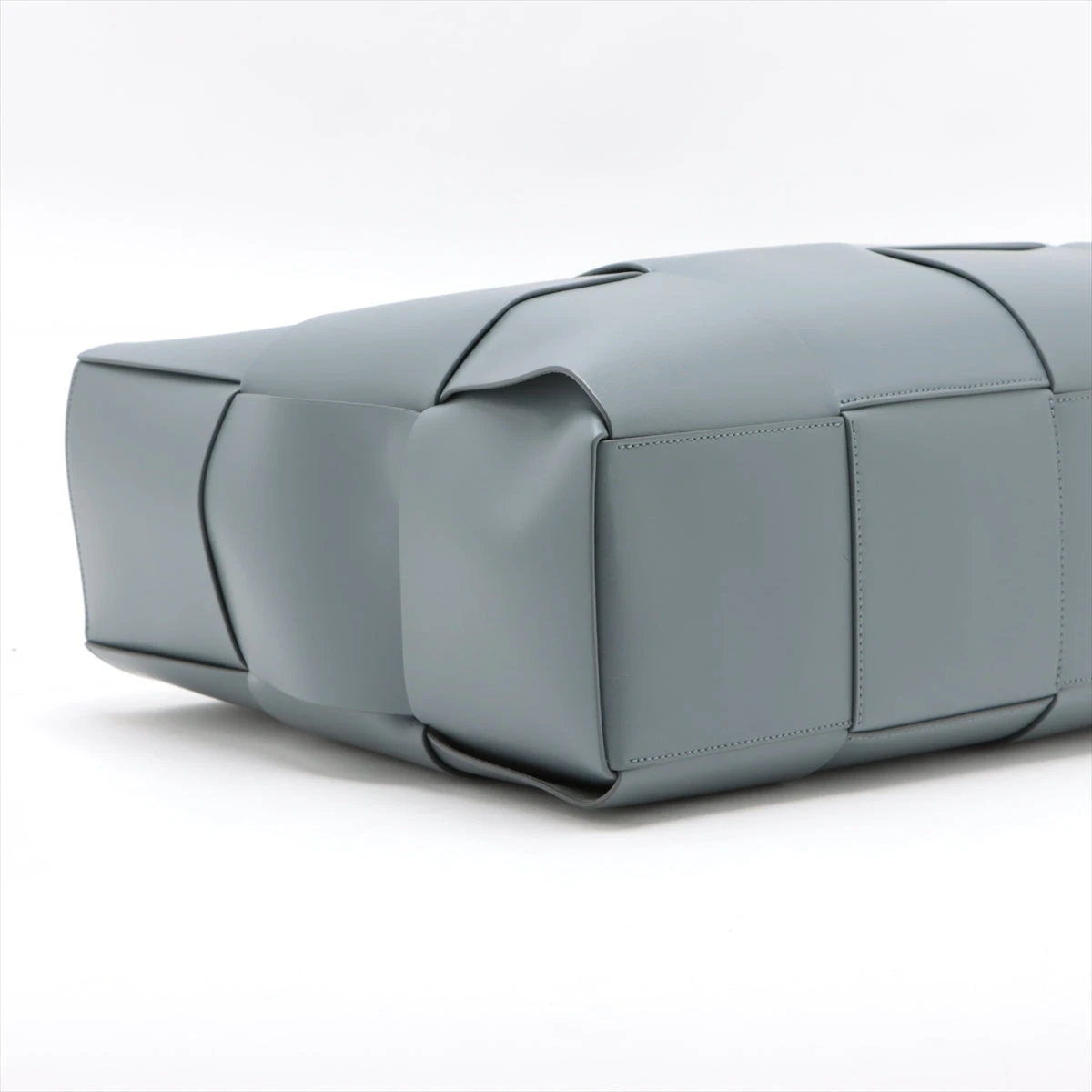 ボッテガヴェネタ マキシイントレチャート ザ アルコ ラージ レザー