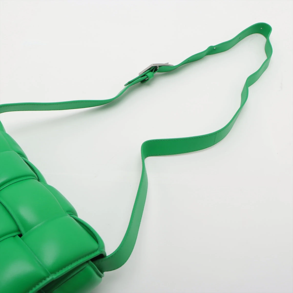 ボッテガヴェネタ マキシイントレチャート パデッドカセット