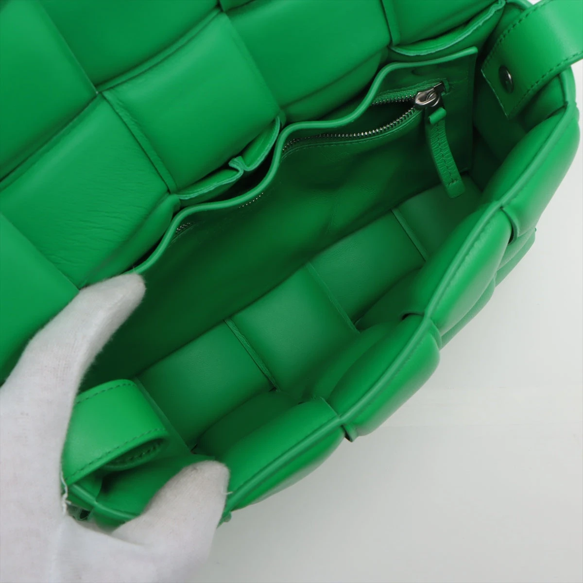 ボッテガヴェネタ マキシイントレチャート パデッドカセット