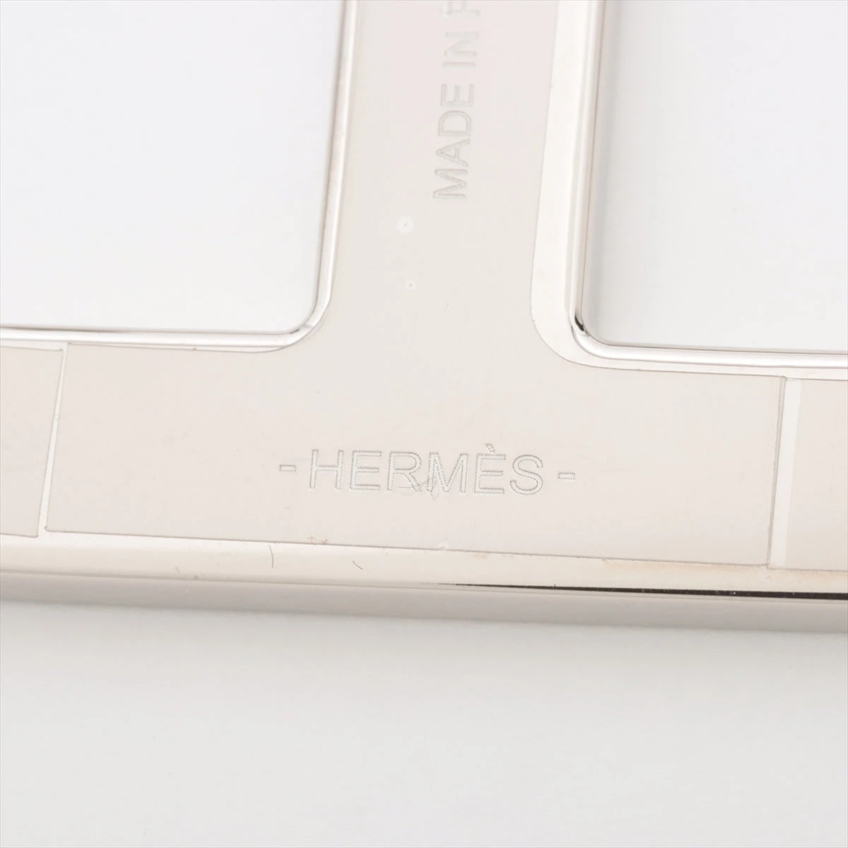 エルメス ブローチバッジ シェーヌダンクル エトゥープ　新品未使用 エルメス シェーヌダンクル ブローチ GP×革 エトゥープ A3305021