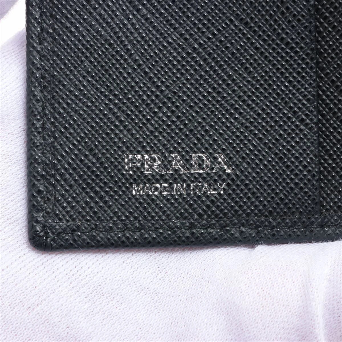 プラダ 1MV021 二つ折り財布 サフィアーノ コンパクトウォレット ブラック プラダ 二つ折り財布 コンパクト財布 レディース トライアングルロゴ