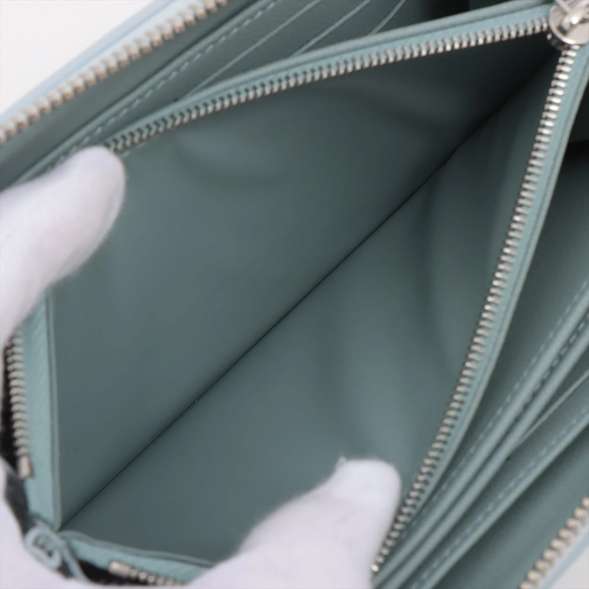 【ほぼ未使用/RFID】ルイヴィトン モノグラム エンボスクッサン M81512 ほぼ未使用/RFID】ルイヴィトン モノグラム エンボスクッサン